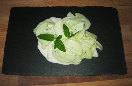 RECIPE MAIN IMAGE Concombres au yaourt à la Grecque (pour 4 personnes)
